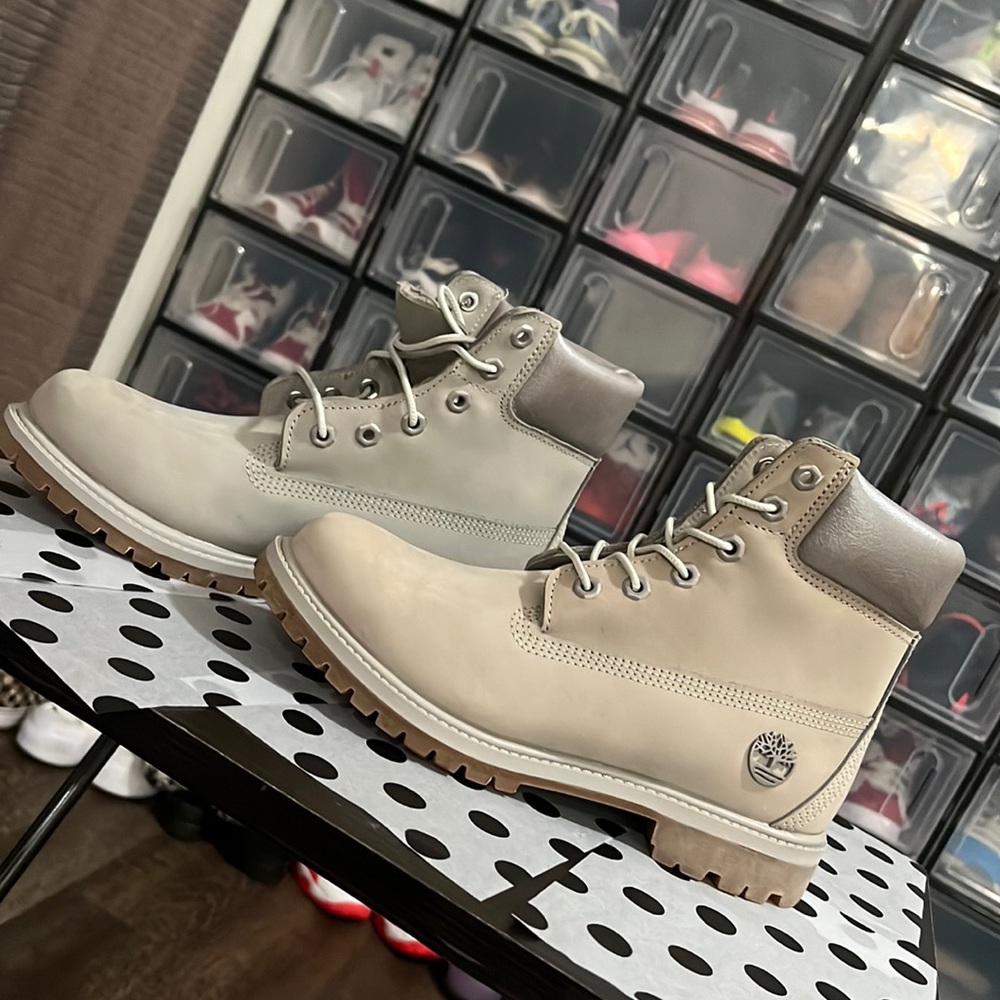 Size 8.5 grey women’s timberland boots
